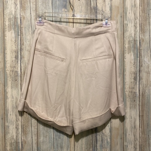BB Dakota Eggshell Hight waist button up linen pleated shorts | NWT | 4 - Picture 5 of 10